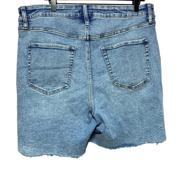 High Rise Bermuda Stretch Denim Short Size 17 Ava & Viv NWOT - Picture 8 of 11